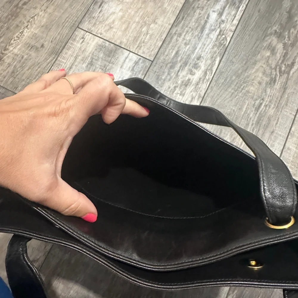 Chanel Classic Black Shoulder Bag - Picture 6 of 10